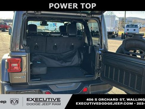 Used 2022 Jeep Wrangler Unlimited Sahara w/ Cold Weather Group AWD/4WD image 23