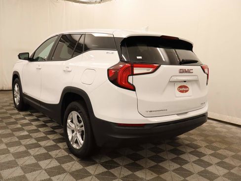 Used 2024 GMC Terrain SLE image 3