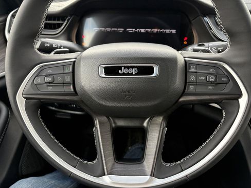 New 2026 Jeep Grand Cherokee 4WD image 18