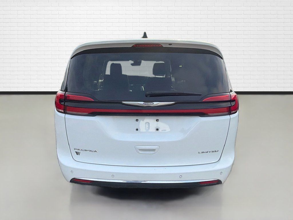 Used 2024 Chrysler Pacifica Limited FWD image 8