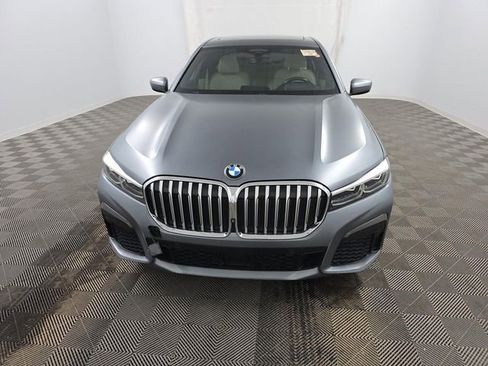 Used 2022 BMW 740i w/ M Sport Package image 7