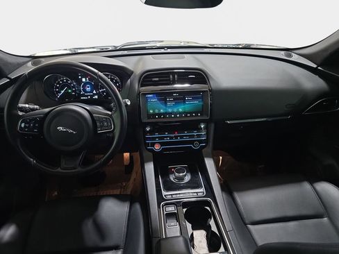 Used 2020 Jaguar F-PACE Premium image 12