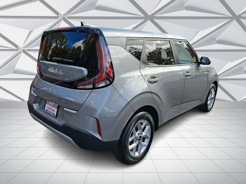 Used 2023 Kia Soul LX w/ LX Technology Package image 10
