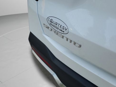 Used 2024 Kia Sorento S AWD/4WD image 34