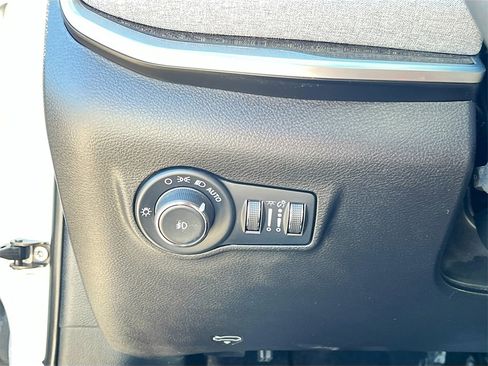 Used 2025 Jeep Compass Latitude image 10