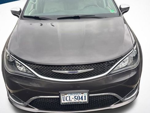 Used 2020 Chrysler Pacifica Limited FWD image 1