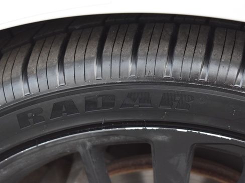 Used 2018 Toyota Camry XSE image 30