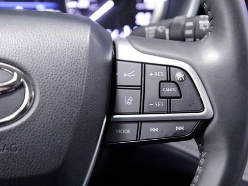 Used 2023 Toyota Highlander XLE image 31