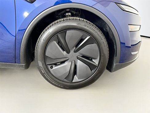 Used 2026 Tesla Model Y 2WD image 29