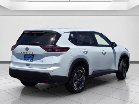 Used 2025 Nissan Rogue SV AWD/4WD image 5