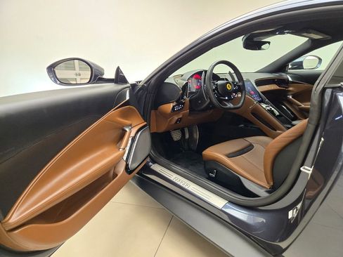Used 2024 Ferrari Roma RWD image 17