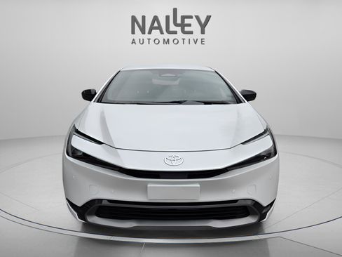 Used 2025 Toyota Prius XLE image 9