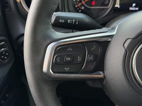 Used 2026 Jeep Wrangler Unlimited Sahara AWD/4WD image 18
