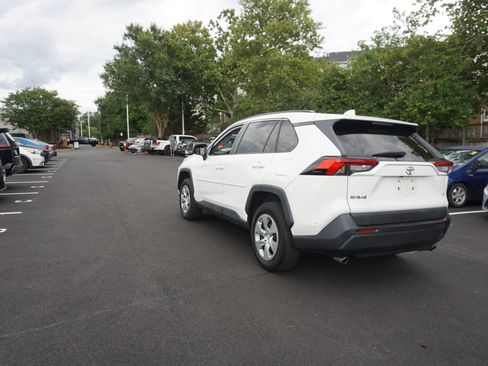 Used 2021 Toyota RAV4 LE FWD image 4