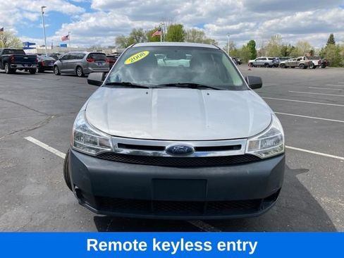 Used 2008 Ford Focus SE FWD image 2