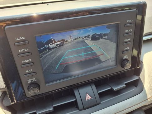 Used 2019 Toyota RAV4 XLE image 7