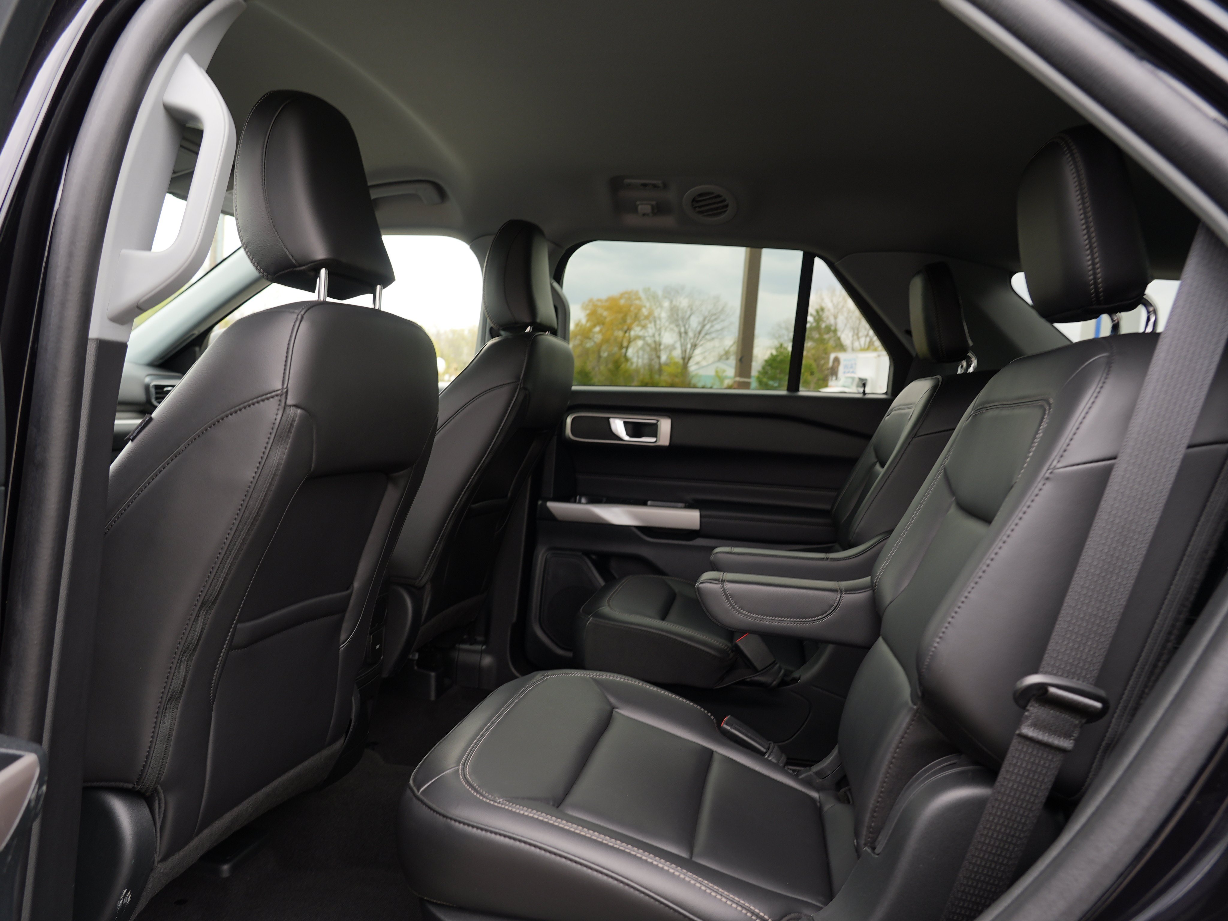 Used 2023 Ford Explorer XLT w/ Equipment Group 202A AWD/4WD image 20