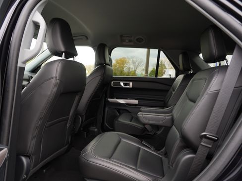 Used 2023 Ford Explorer XLT w/ Equipment Group 202A AWD/4WD image 20