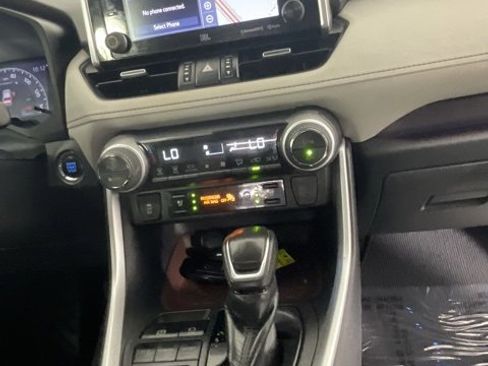 Used 2019 Toyota RAV4 Limited image 21