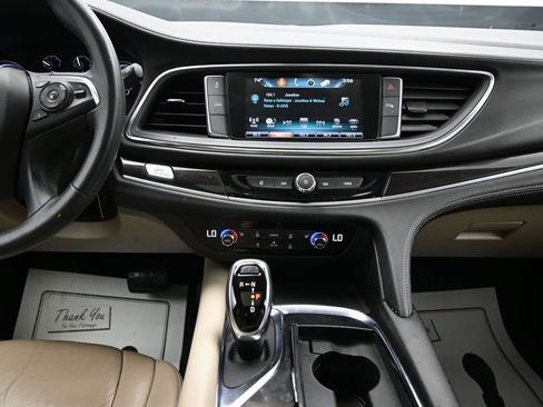Used 2018 Buick Enclave Essence AWD/4WD image 18