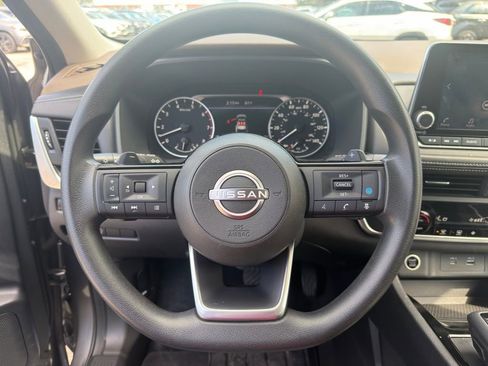 Used 2023 Nissan Rogue SV image 17