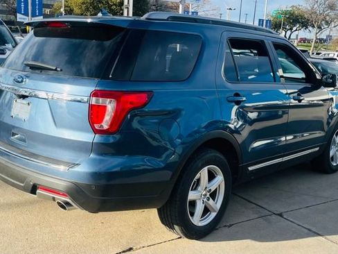 Used 2018 Ford Explorer XLT w/ Equipment Group 202A image 3