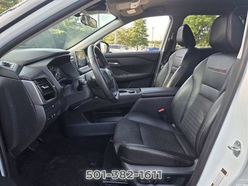Used 2025 Nissan Rogue SV AWD/4WD image 9
