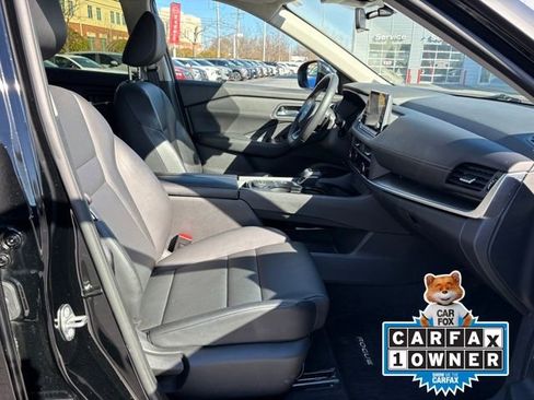 Used 2024 Nissan Rogue SV w/ SV Premium Package image 17
