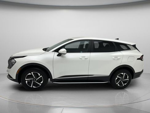 Used 2023 Kia Sportage LX AWD/4WD image 4