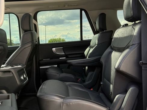 Used 2025 Ford Expedition Max Platinum AWD/4WD image 13
