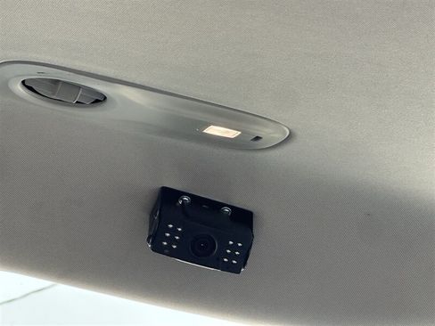 Used 2022 Chrysler Voyager LX FWD image 33