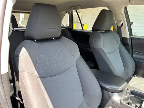 Used 2020 Toyota RAV4 XLE FWD image 12