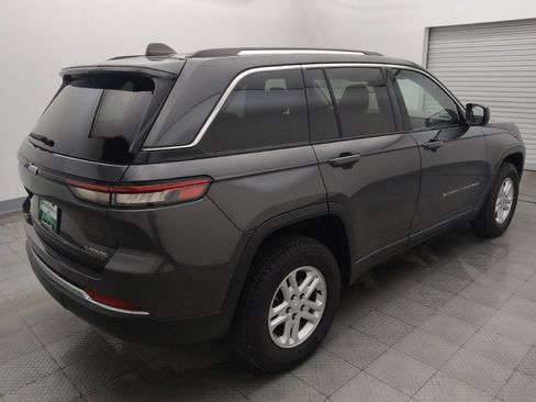 Used 2023 Jeep Grand Cherokee Laredo w/ Luxury Tech Group I RWD image 9