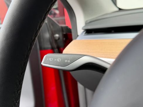 Used 2024 Tesla Model Y Long Range AWD/4WD image 16