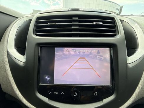 Used 2016 Chevrolet Trax LT w/ LT Sun and Sound Package FWD image 17