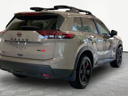 Used 2025 Nissan Rogue SV AWD/4WD image 5
