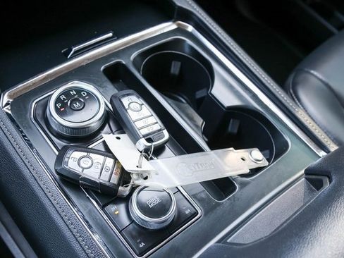 Used 2024 Ford Expedition Max XLT image 23