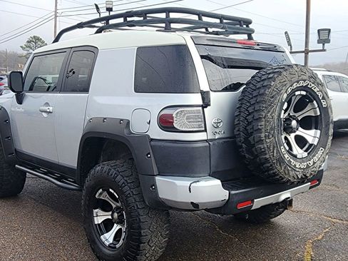 Used 2007 Toyota FJ Cruiser Sport Utility 2D image 7