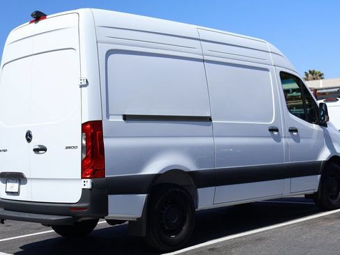Used 2025 Mercedes-Benz Sprinter 2500 image 4