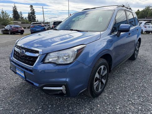 Used 2018 Subaru Forester 2.5i Premium w/ Popular Package #3A AWD/4WD image 9