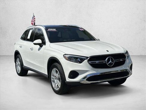 Used 2023 Mercedes-Benz GLC 300 4MATIC image 3