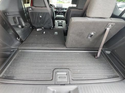 Used 2025 Honda Pilot Sport image 13