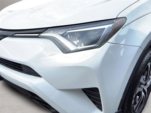 Used 2016 Toyota RAV4 LE AWD/4WD image 10