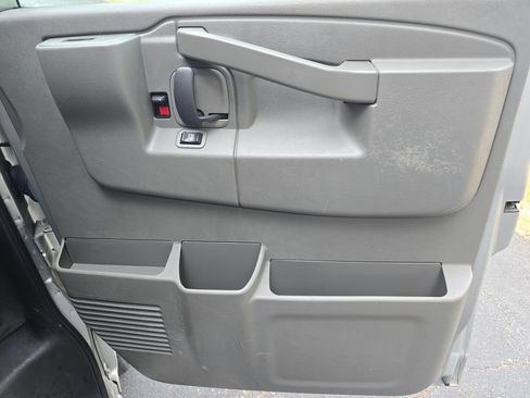 Used 2019 Chevrolet Express 2500 LS w/ Driver Convenience Package RWD image 15
