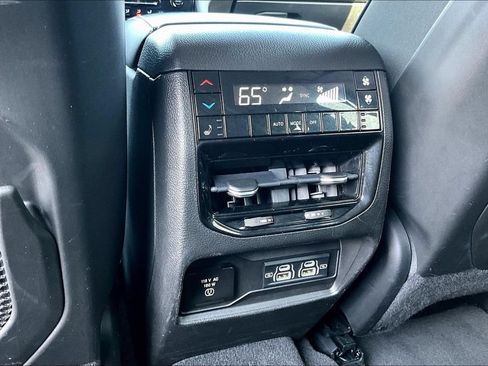 Used 2021 Jeep Grand Cherokee L Limited RWD image 9