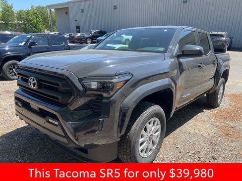 Used 2025 Toyota Tacoma SR5 image 18