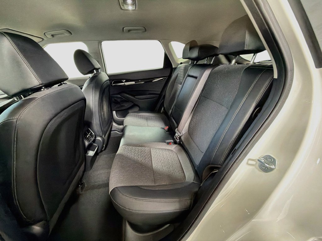 Used 2025 Kia Seltos S AWD/4WD image 25