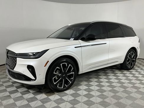 Used 2024 Lincoln Nautilus Reserve image 1