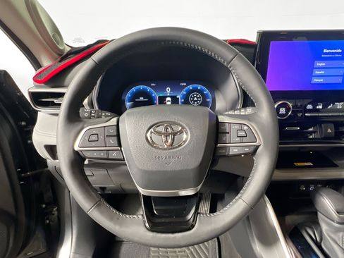 Used 2023 Toyota Highlander Platinum FWD image 17