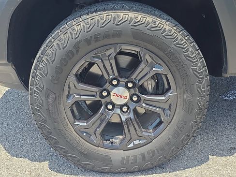 Used 2023 GMC Canyon Elevation w/ Elevation Premium Package RWD image 28